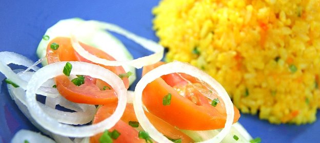 Салат из огурцов и лука