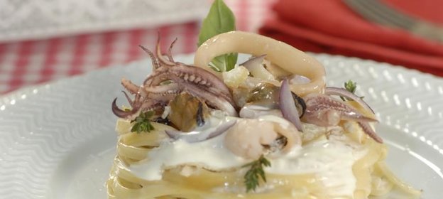 Гнезда с морским ассорти