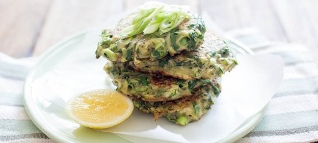 Оладьи из брокколи и кабачков