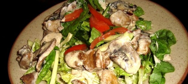 Салат из куриной печени с горчицей