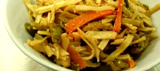 Лапша удон с овощами в соусе