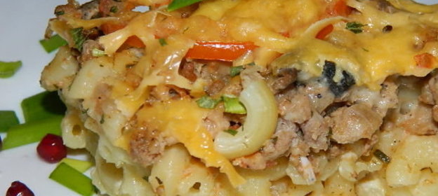 Запеканка с фаршем и макаронами под соусом «Бешамель»
