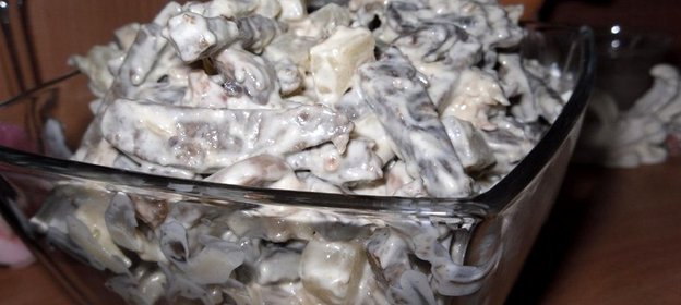 Салат с ананасом и грецким орехом