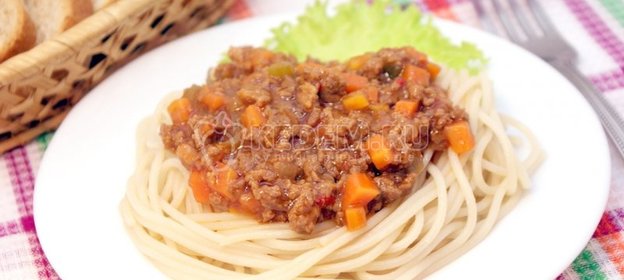 Спагетти с мясной подливой