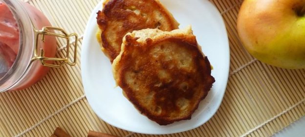 Яблочные оладьи из гречневой муки