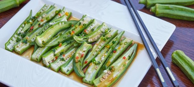 Теплый салат из свежей окры