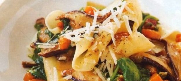 Паста с тыквой, грибами и шпинатом