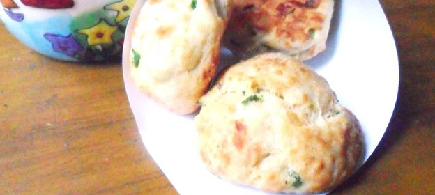 Сырное печенье с зелёным луком