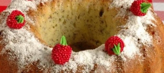 Кекс с маком и вишнями