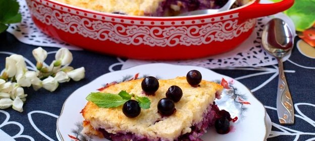 Творожно-кокосовая запеканка со смородиной