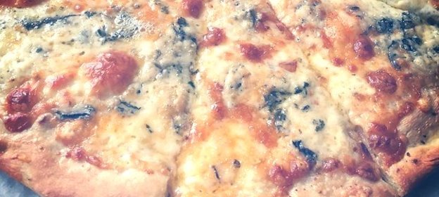 Пицца «Четыре запрещенных сыра»