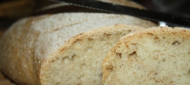 Ароматный хлеб с добавлением цельнозерновой муки и сухой кавказской аджики (ночного брожения)