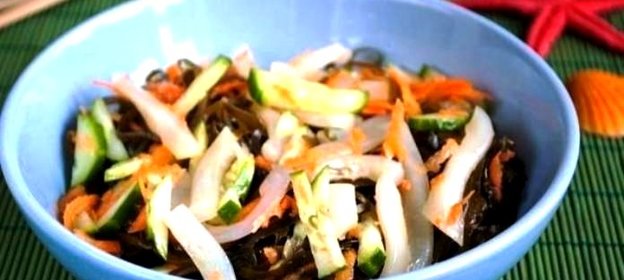 Салат с морской капустой и кальмарами