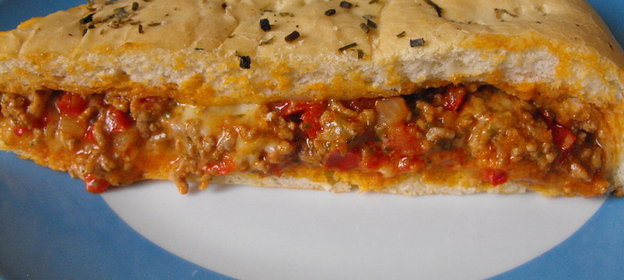 Пицца Кальцоне с фаршем