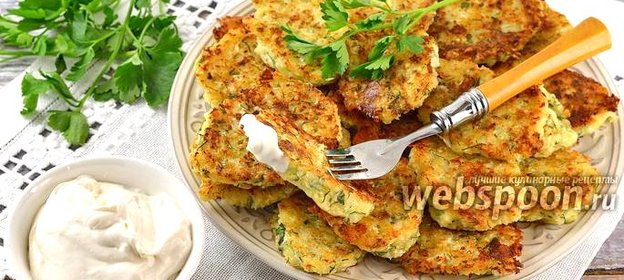 Оладьи из капусты, твёрдого сыра и зелени