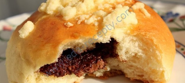 Мои сдобные булочки с шоколадом и посыпкой