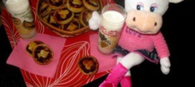 Творожное печенье с вишневой начинкой