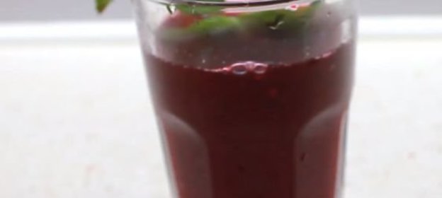 Морс из черной смородины с корицей