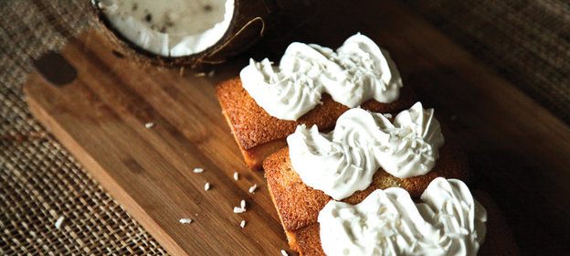 Манные кексы с кокосовой стружкой