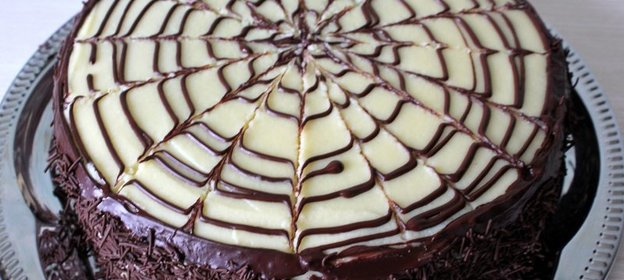 Торт «Эстерхази» с шоколадной паутинкой