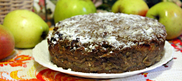 Пирог из бородинского хлеба с яблоками