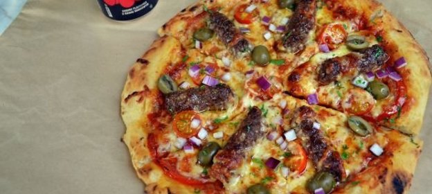 Пицца с кебабами