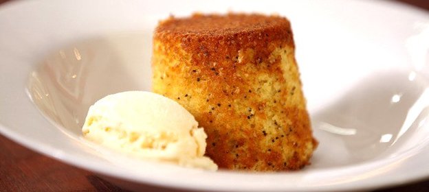 Апельсиновые кексы без муки с маком и ванильным мороженым