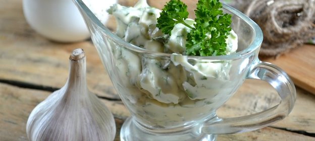 Зеленый чесночный соус