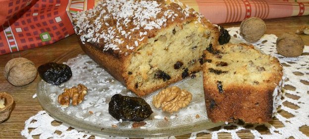 Кекс ореховый с черносливом