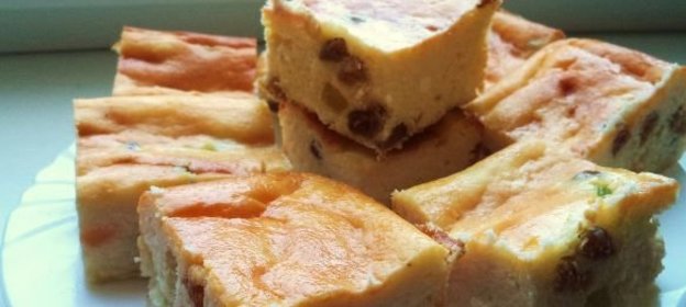 Запеканка творожная с цукатами и изюмом