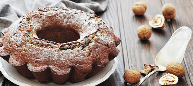 Сметанный кекс с орехами