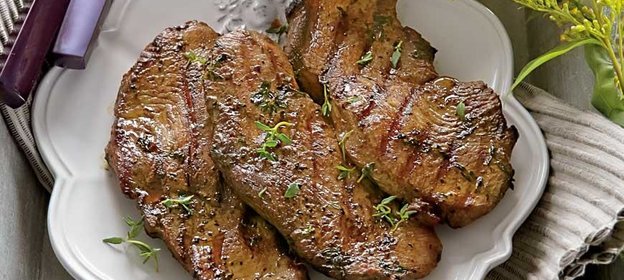 Стейки из индейки с пряными травами на гриле