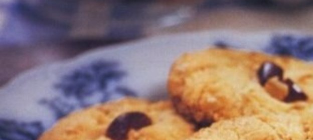 Песочное печенье с вишенкой