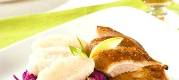 Куриные грудки в тмине с кисло-сладкой красной капустой