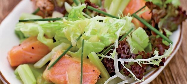 Салат из лосося со спаржей