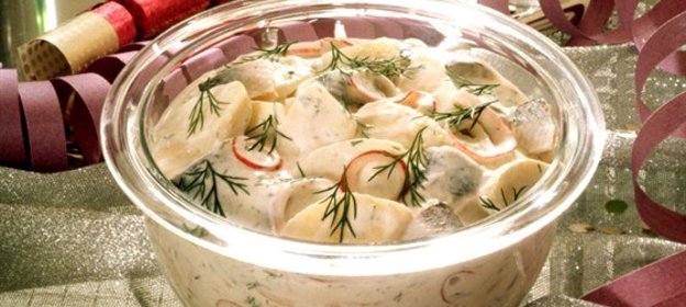 Салат из картофеля и копченой скумбрии