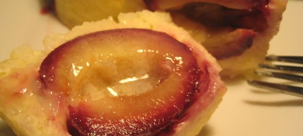 Рисовые маффины со сливами и помадкой