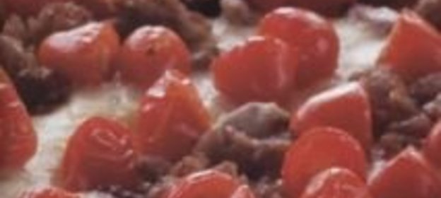 Пицца с помидорами