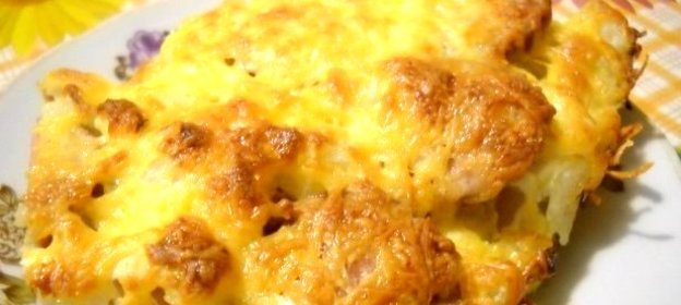 Картофельная запеканка с сардельками