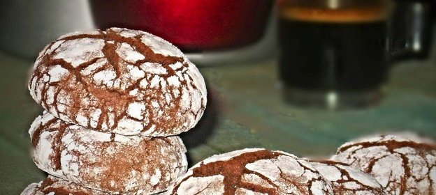 Crackled chocolate cookies - (Треснутое шоколадное печенье)