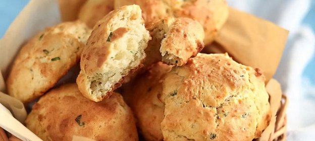 Сырное печенье с зеленым луком