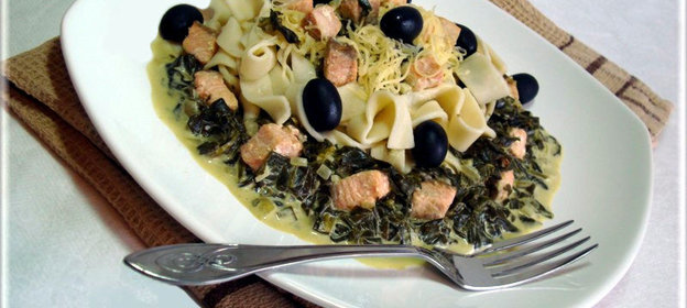 Домашняя паста с горбушей и шпинатом