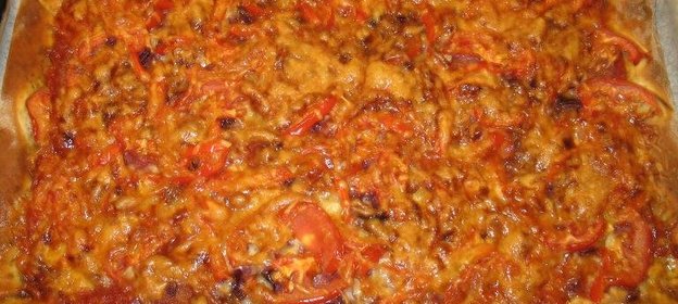 Пицца Салями с овощным акцентом и сыром в корочке