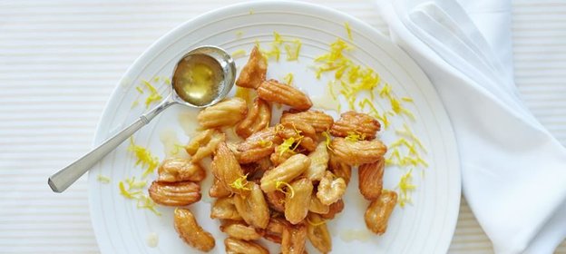 Канарриколи, калабрийский хворост в апельсиновом сиропе