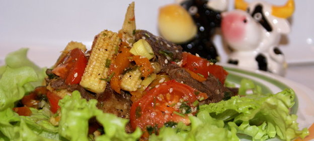Тёплый салат с говядиной
