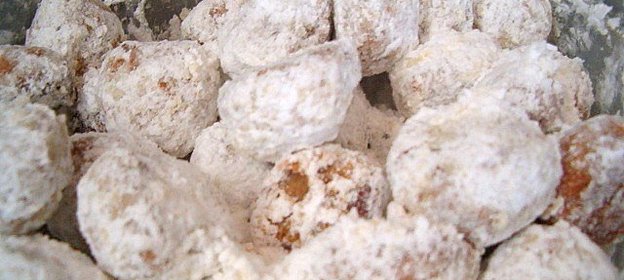 Ореховое печенье в сахарной пудре