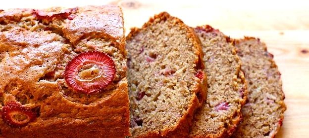 Бананово-клубничный хлеб