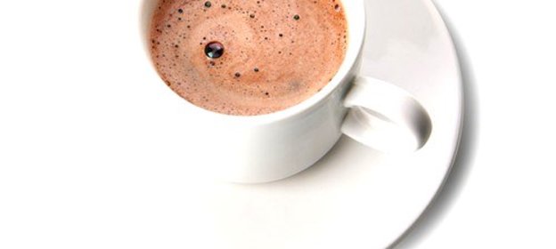 Горячий кофе с шоколадом и бренди