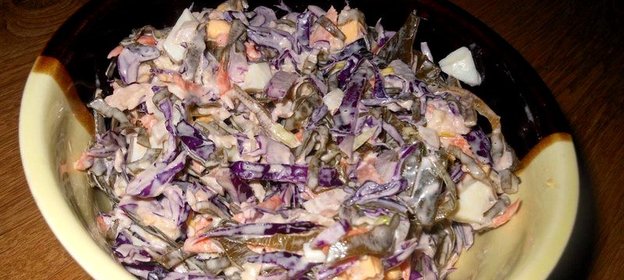 Салат из морской и красной капусты