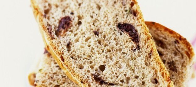 Хлеб с цукатами и сушеными фруктами